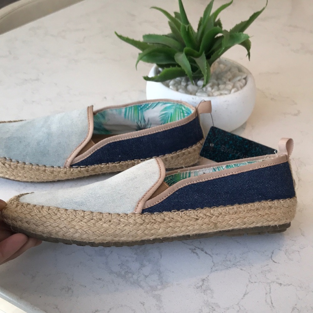 🎁 4/$25 - EMU Denim slip-ons - NEW - size 6 left!! - Picture 4 of 5